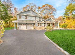 23 Willoughby Path, East Northport, NY 11731