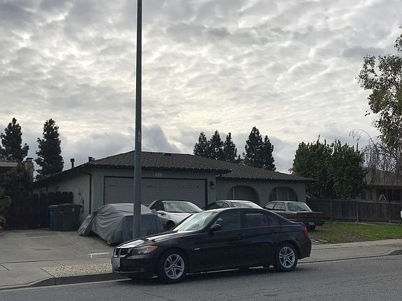 3rd image of 961 Apple Ct