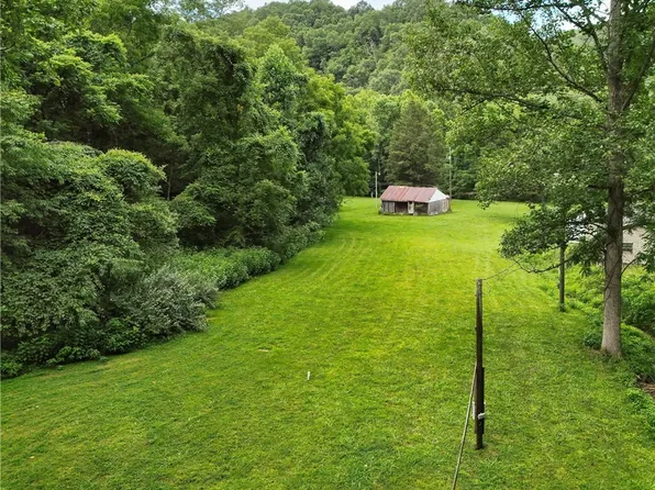 148 Broughton Ln, Julian, WV 25529
