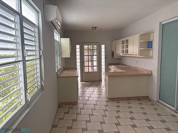 3rd image of 113 Avenida Noel Estrada