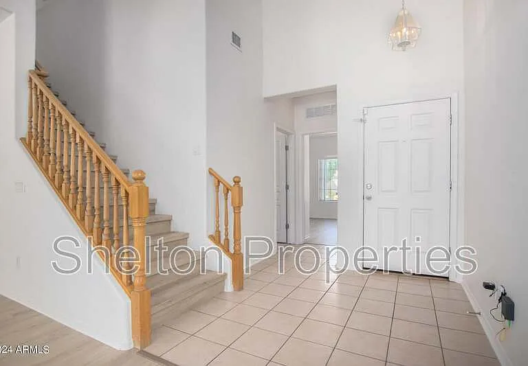 17229 W Caribbean Ln — Photo 7
