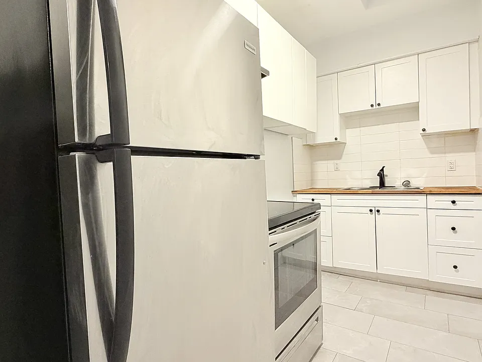 1469 Ottawa St #5