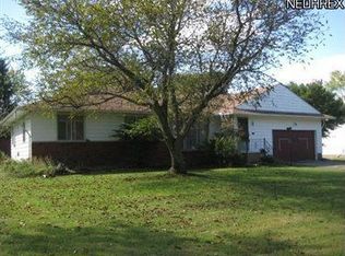 8878 Falls Ln, Broadview Heights, OH 44147