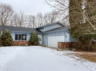 615 Ash St, Algonquin, IL 60102