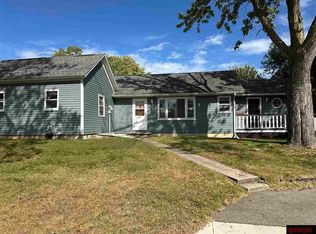 221 W Watonwan St, Lake Crystal, MN 56055