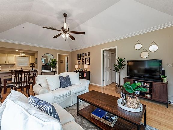 4th image of 1309 Villa Ln #35