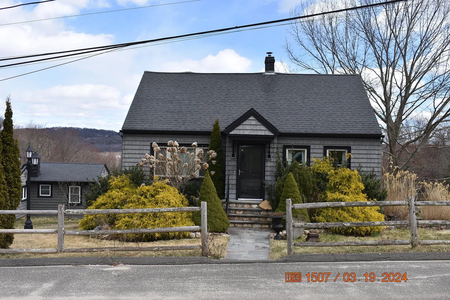 60 Old Colonial Road photo 1
