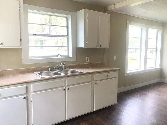 2nd image of 614 Louise St