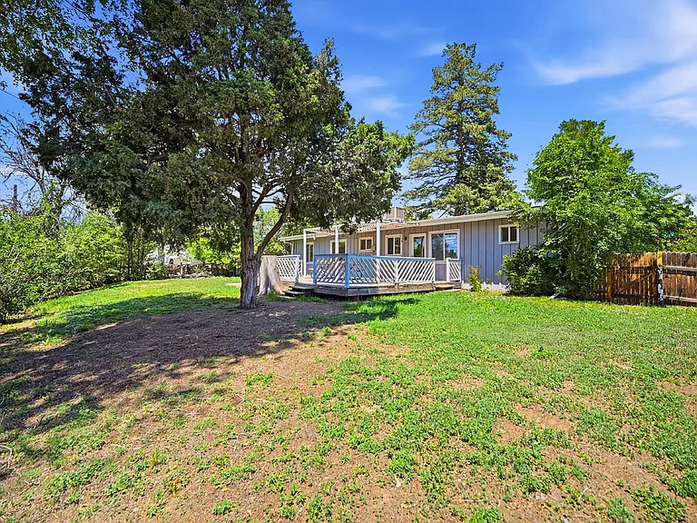 2400 Valley View Dr — Photo 24