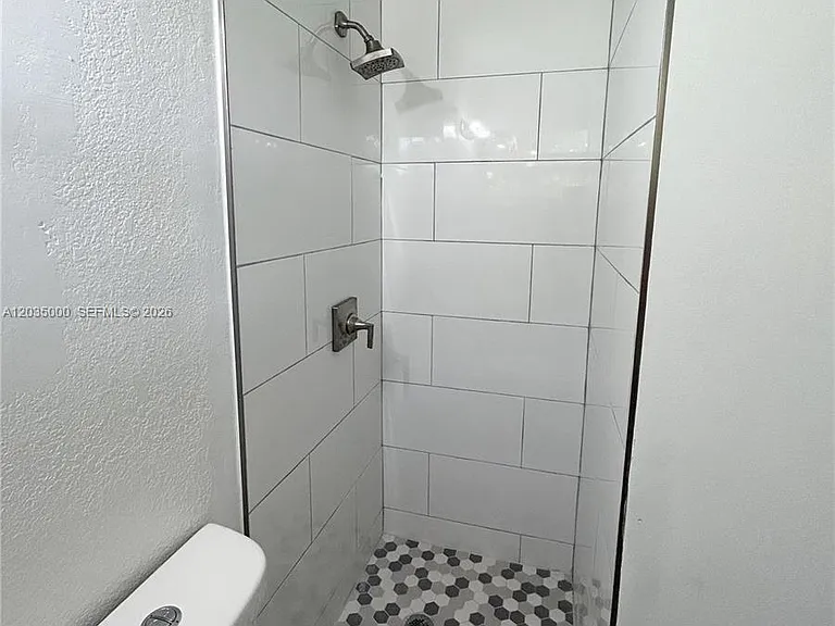 1265 SW 6th St #16 — Photo 5