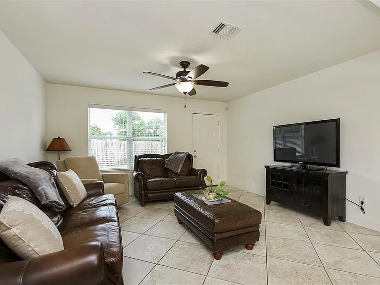 7202 Kransburg Ranch Dr — Photo 6