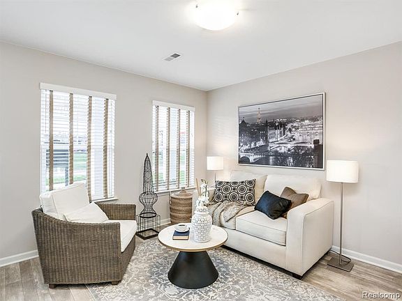 4th image of 404 Jeff Keeton Dr #13