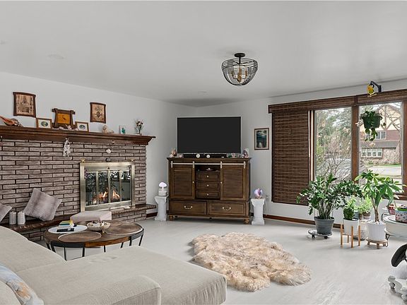 2nd image of 5291 Chestnut Ridge Rd APT D