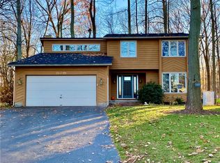 62 Larkwood Dr, Rochester, NY 14626