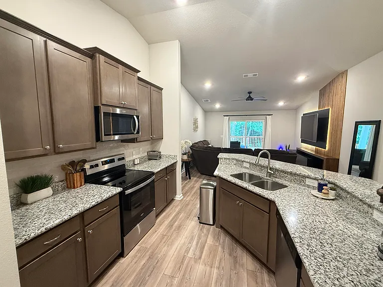 7005 Liberty St — Photo 10