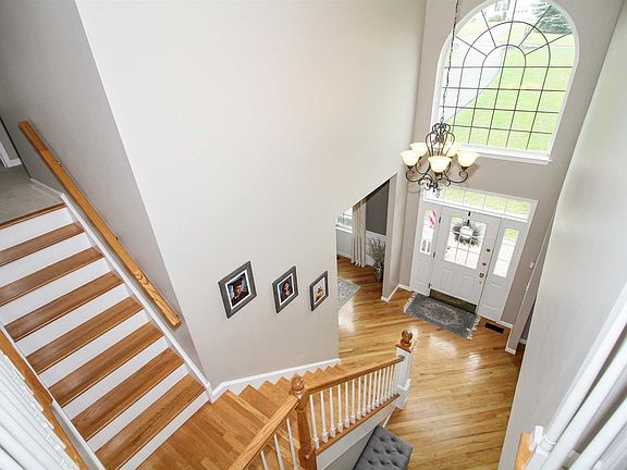 3rd image of 41 Wyndham Ln