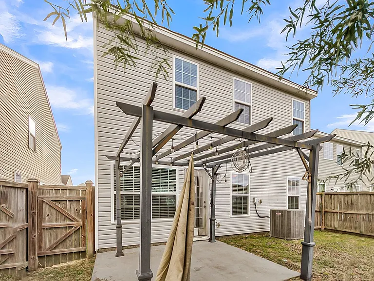 212 Longford Dr — Photo 43