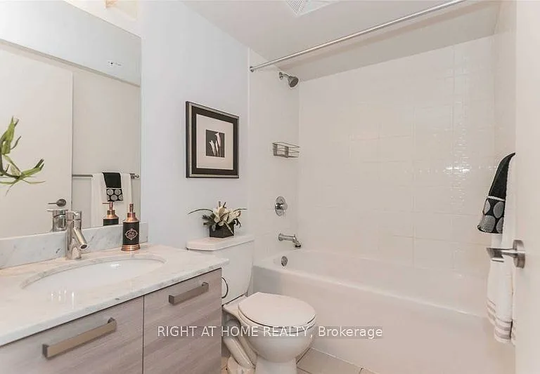36 Lisgar St #812W — Photo 10