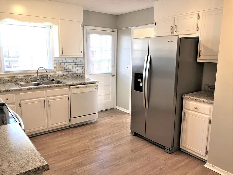 2900 Glen Hollow Rd — Photo 4