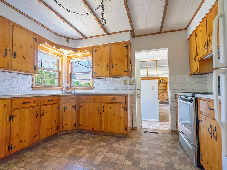 442 Haley Rd — Photo 11
