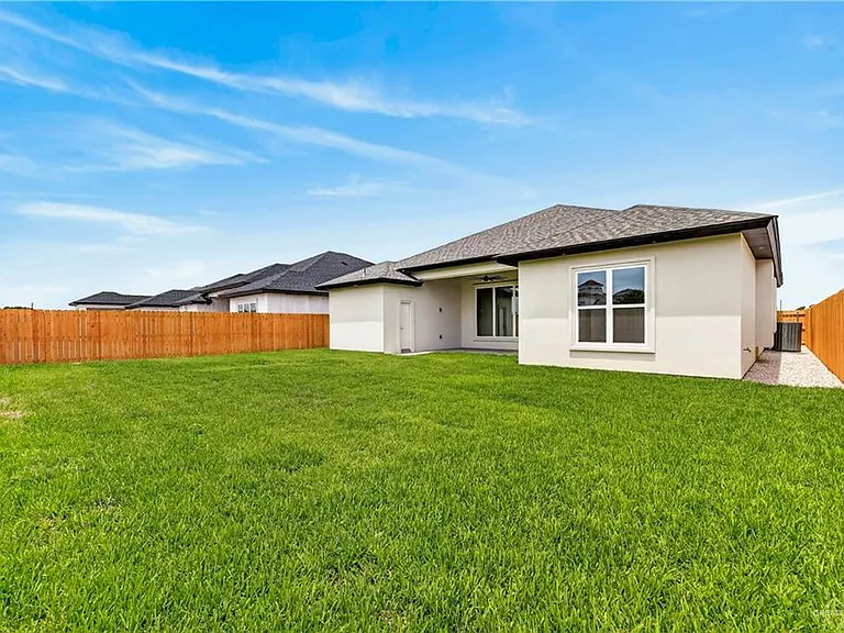 1017 Dolores St — Photo 25