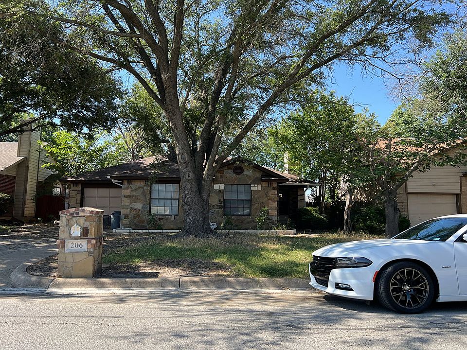 1st image of 206 Cutting Horse Ln