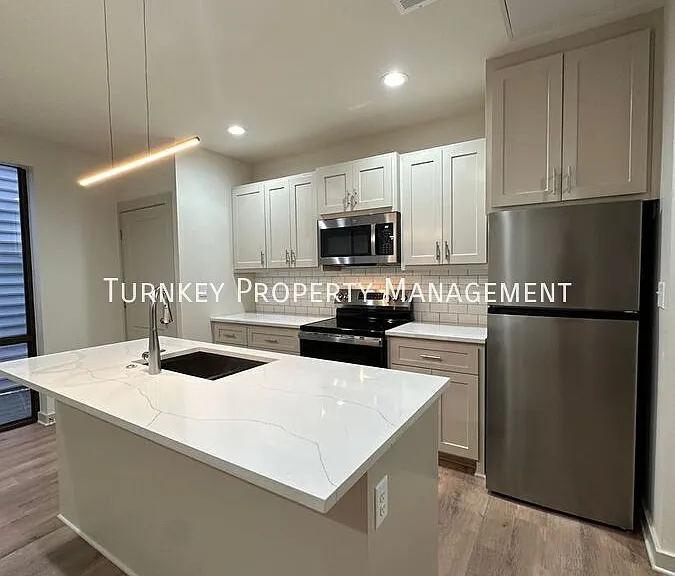 915 North St #4 — Photo 2