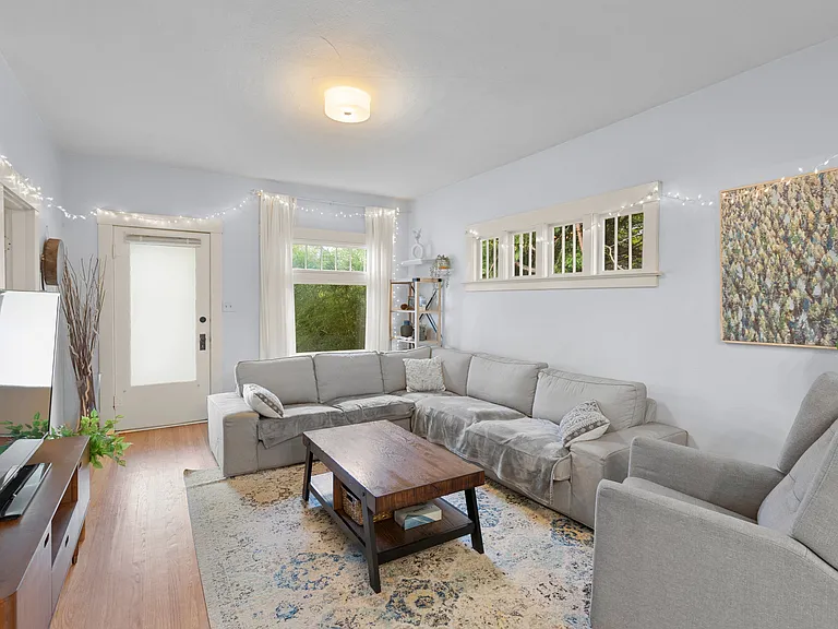 342 N 1st Ave — Photo 3