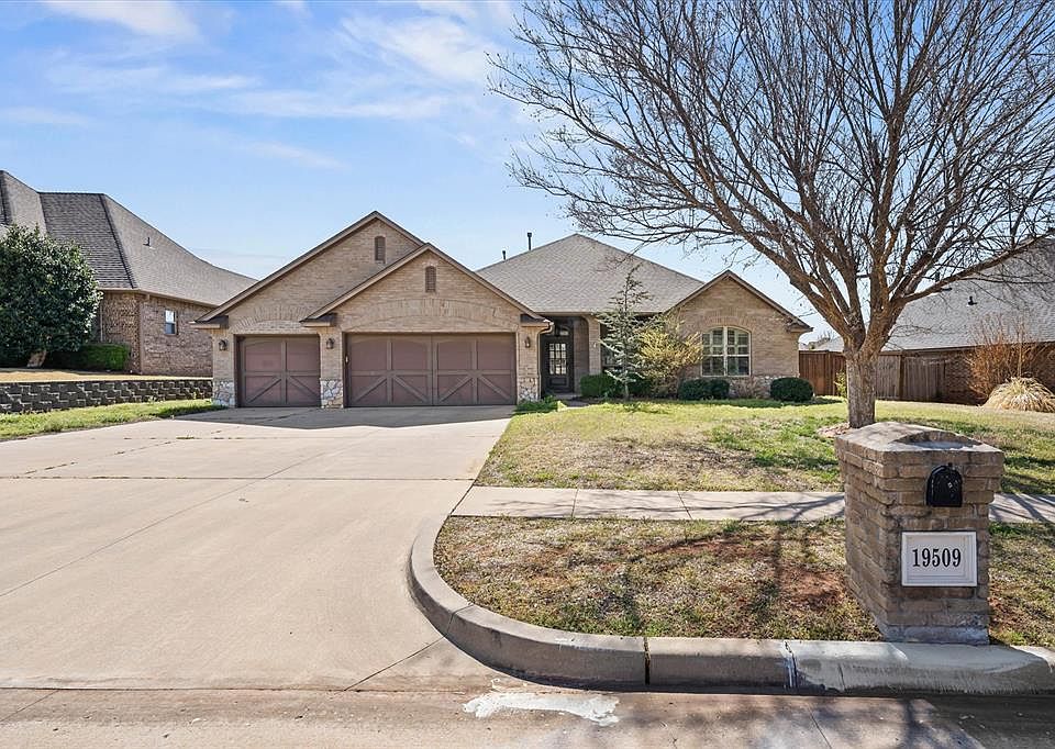 1st image of 19509 Crest Ridge Dr