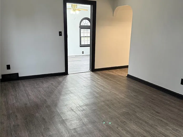 1117 Whitney Ave — Photo 5