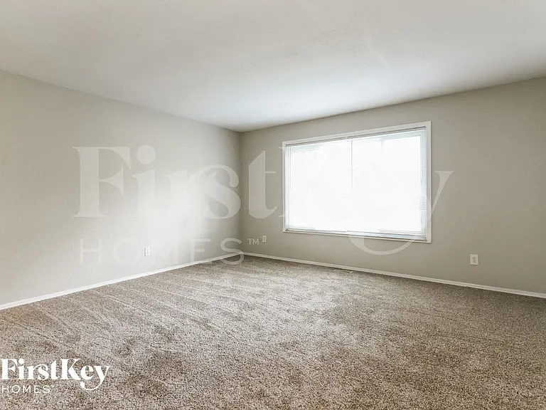 9630 Pepperidge Dr — Photo 3