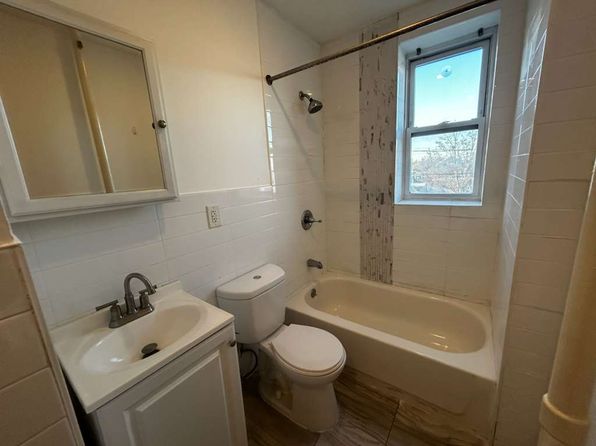 384 Danforth Ave #10