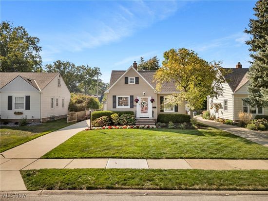 468 Canterbury Rd, Bay Village, OH 44140