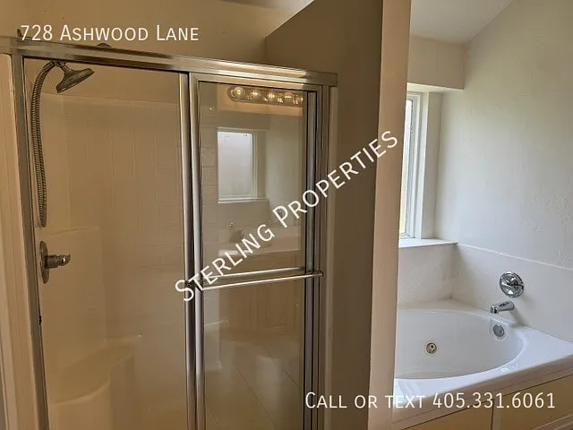 728 Ashwood Ln — Photo 25