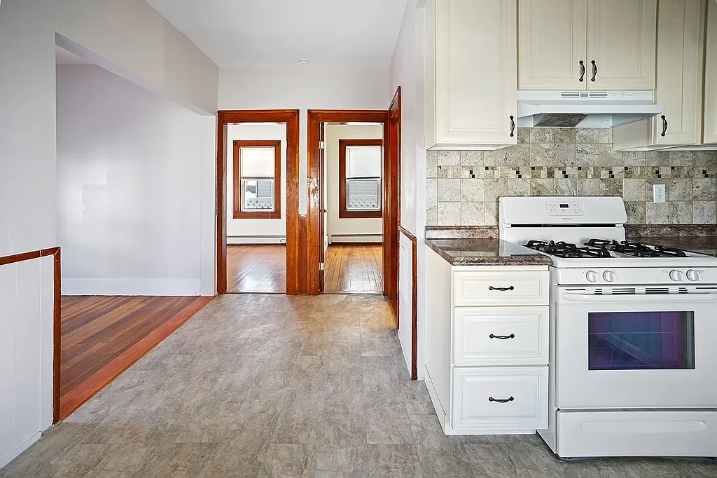 18 Roma St — Photo 3
