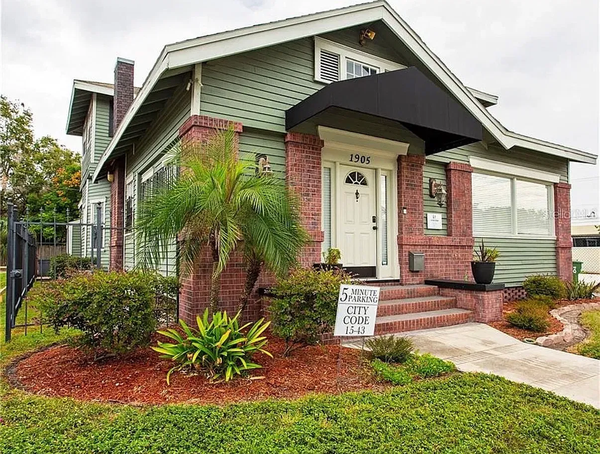 5 bed, 2.5 bath, 2462 sqft, $1,300 — Photo 1