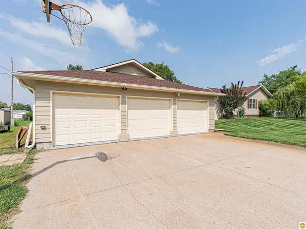 641 E 9th St, North Bend, NE 68649