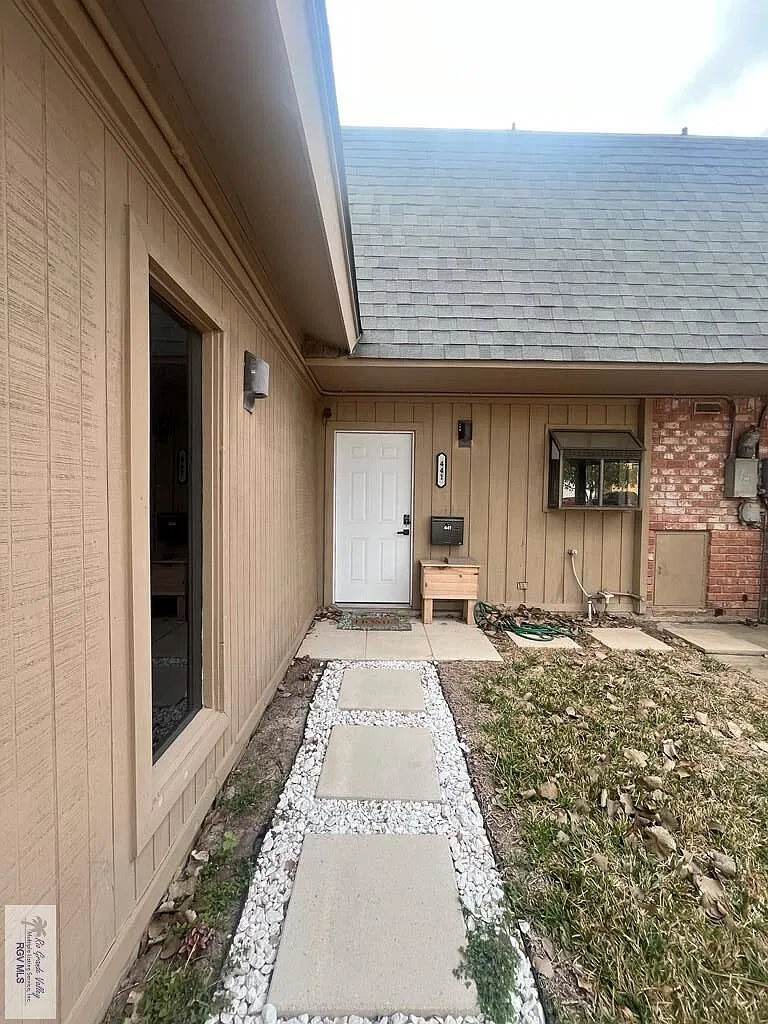 4 bed, 3.0 bath, 3271 sqft, $2,500 — Photo 2