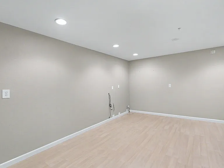 437 Camille Cir #1-11 — Photo 39
