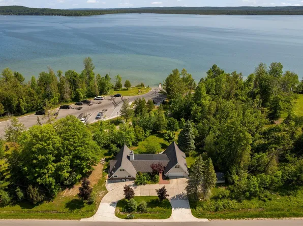 7998 Baggs Rd, Williamsburg, MI 49690