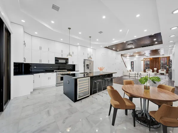 1085 Hancock Street image 9 of 37