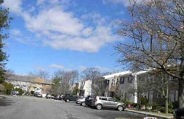 Exterior Neighborhood (street photo)