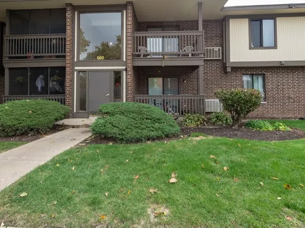 592 Somerset Ln APT 7, Crystal Lake, IL 60014