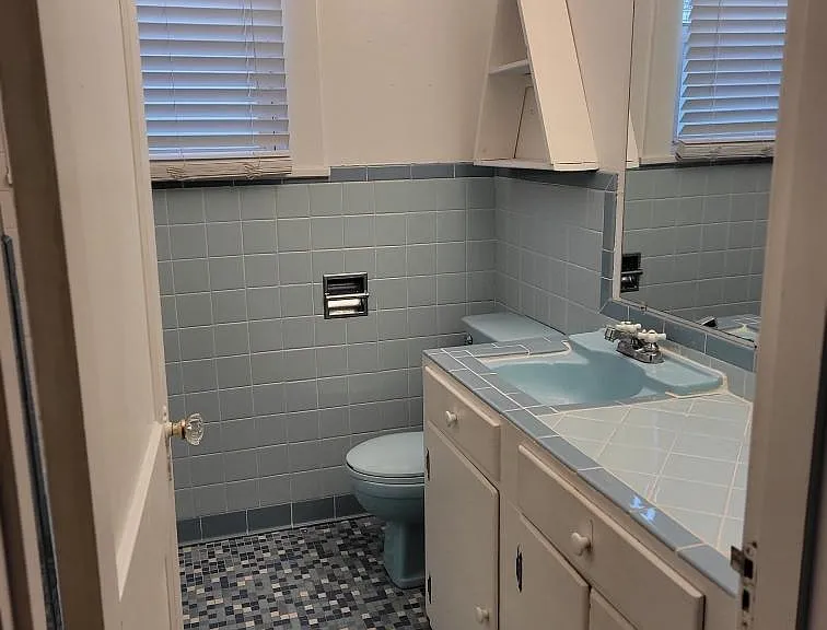 1004 Gillock St — Photo 16