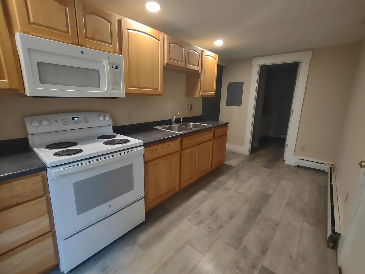2 bed, 1.0 bath, 13862 sqft, $1,750 — Photo 1