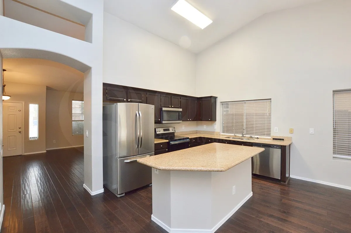 3 bed, 2.0 bath, 1770 sqft, $2,149 — Photo 4