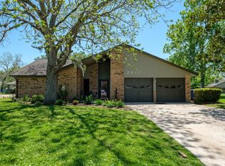 2547 Pinehurst Dr, West Columbia, TX 77486