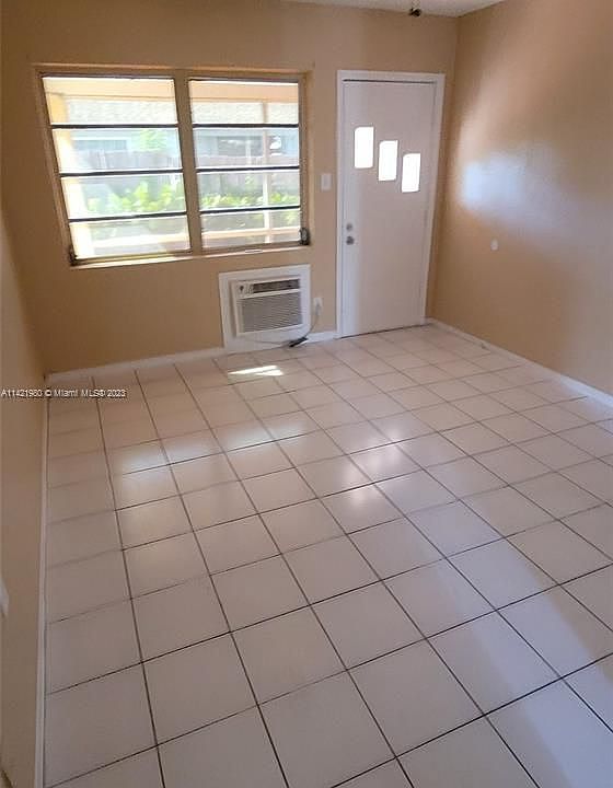1st image of 24 SE 11th St #1-3