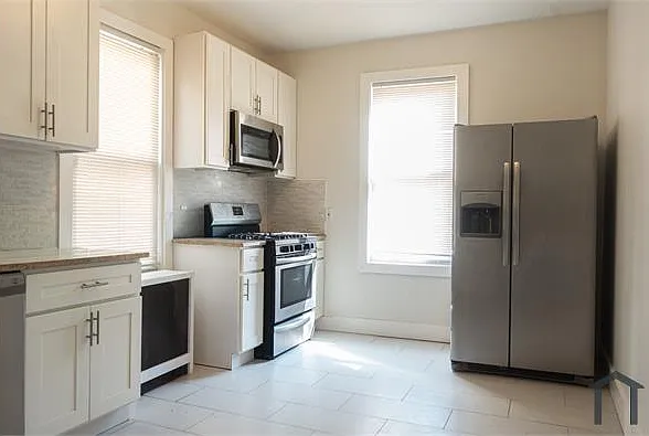 2 bed, 900 sqft, $2,300 — Photo 3