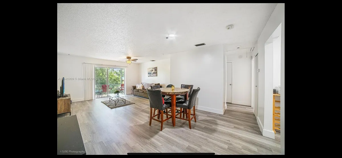 Building Photo - 839 SW 8th St #2